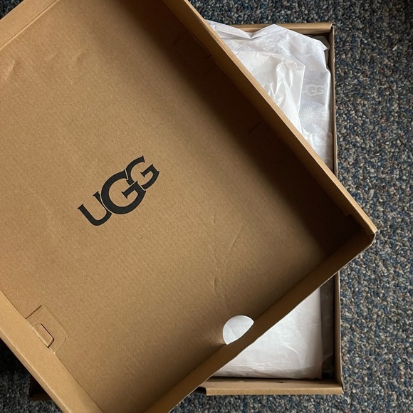 NEW IN BOX Ugg Neumel Heritage Platform Boots in Olive - Picture 9 of 9